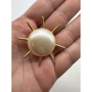 Judy Lee Vintage 1960s Sunburst Brooch Gold Tone Faux Pearl Celestial Pin J55